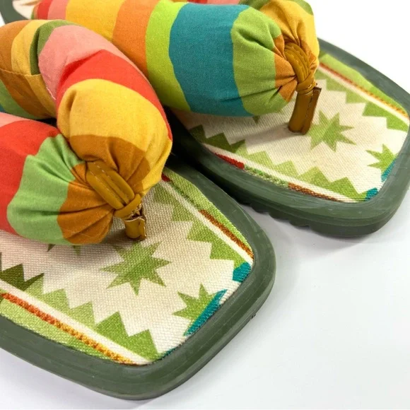 FARM Rio Pineapple Puffy Flip Flop Sandals 8 - Picture 8 of 14
